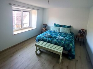 5 bedrooms, free WiFi, bed sheets