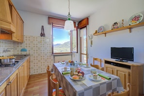 Familienapartment, Mehrere Schlafzimmer (A Due Passi Dal Bosco) | Speisen