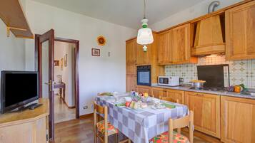Appartement Familial, 2 chambres, balcon (A Due Passi Dal Bosco: Hillside) | Restauration