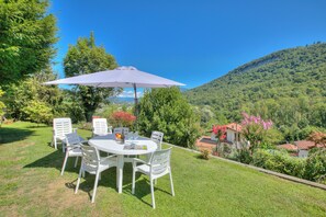 تناول الطعام بالخارج