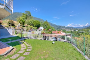 Family Apartment, 2 Bedrooms, Balcony (A Due Passi Dal Bosco: Hillside) | Property grounds