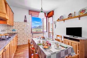 Appartement Familial, 2 chambres, balcon (A Due Passi Dal Bosco: Hillside) | Restauration