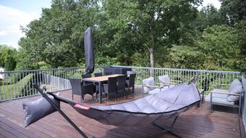 屋外ダイニングエリア