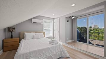 3 bedrooms, desk, iron/ironing board, travel cot