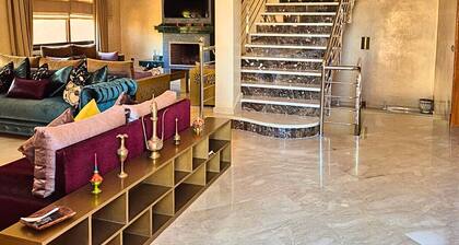 Villa Amroth 450m² with private pool