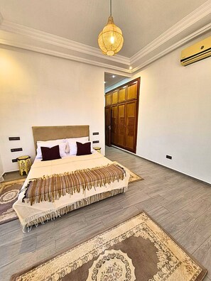 6 habitaciones, tabla de planchar con plancha, wifi y ropa de cama 
