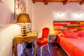 1 bedroom, WiFi, bed sheets - Room 'Chambre 12' with Shared Pool, Wi-Fi and Air Conditioning (Collias)