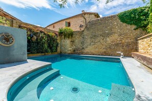 Pool - Room 'Chambre 12' with Shared Pool, Wi-Fi and Air Conditioning (Collias)