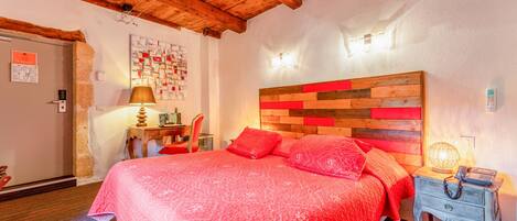 1 habitación, wifi y ropa de cama