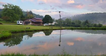 Hot Tub + Fishing Pond + King Suite Retreat (8-10)
