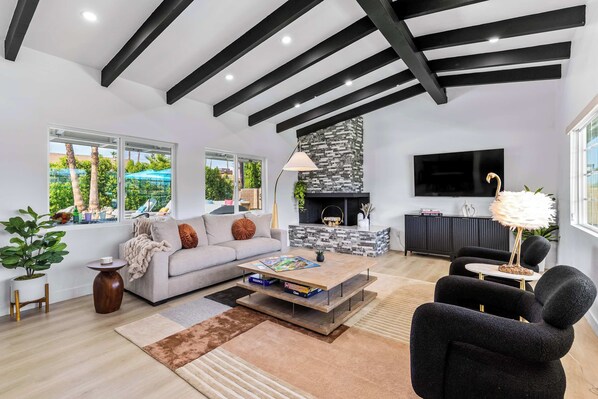 テレビ、書斎 / ワークスペース