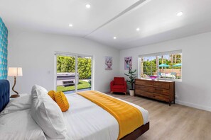 3 bedrooms, desk, iron/ironing board, travel crib