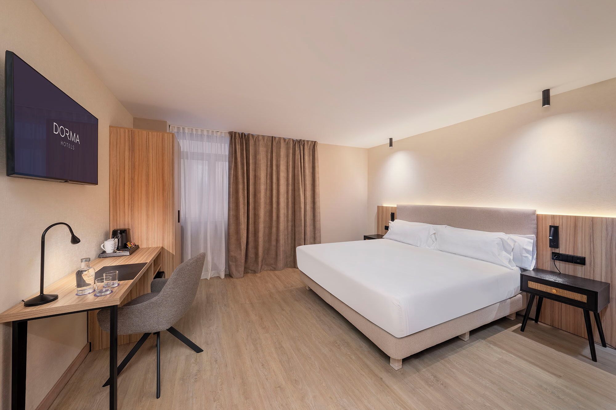 Minibar, wifi gratis, ropa de cama