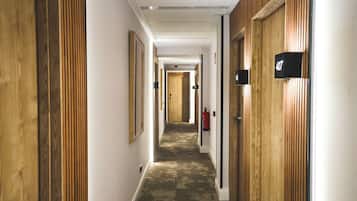 En 55-tommers TV med kabel-kanaler