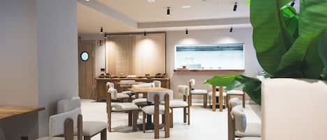 Buffet déjeuner (13 EUR par personne)