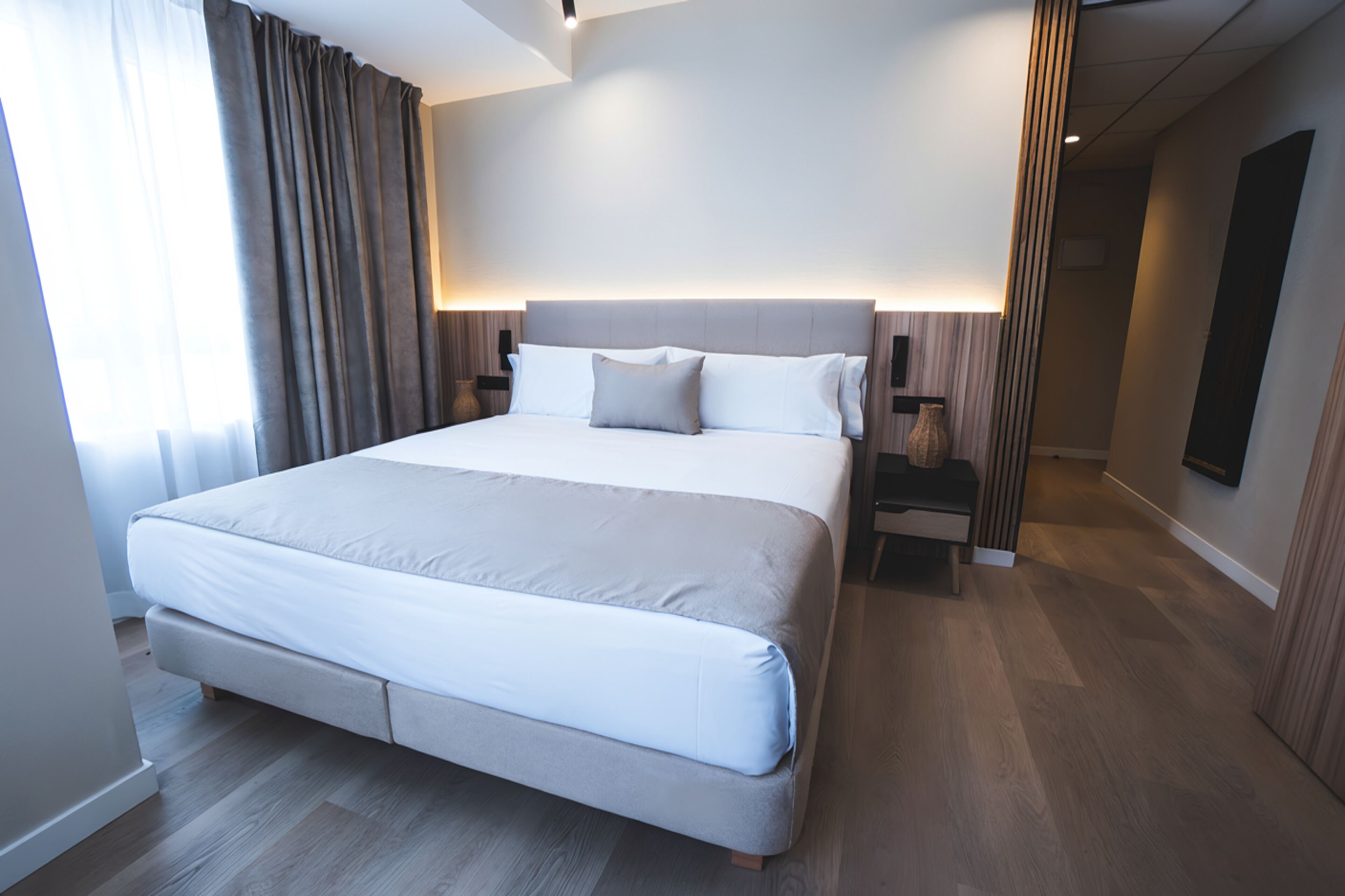 Standaard kamer, 1 twee- of 2 eenpersoonsbedden, uitzicht op de stad | Een minibar, gratis wifi, beddengoed