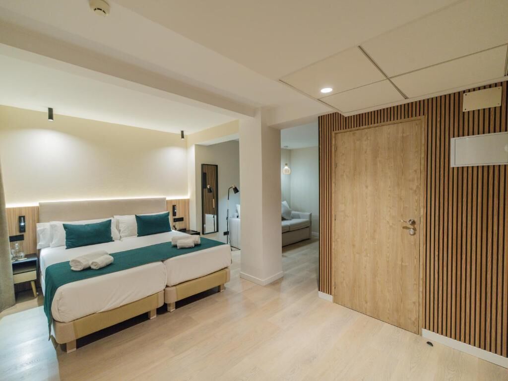 Suite estudio estándar, no fumadores | Minibar, wifi gratis, ropa de cama