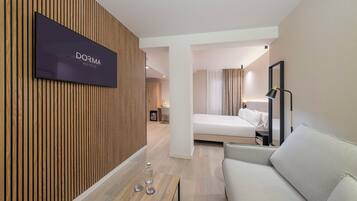 Minibar, truy cập Internet không dây miễn phí, bộ trải giường