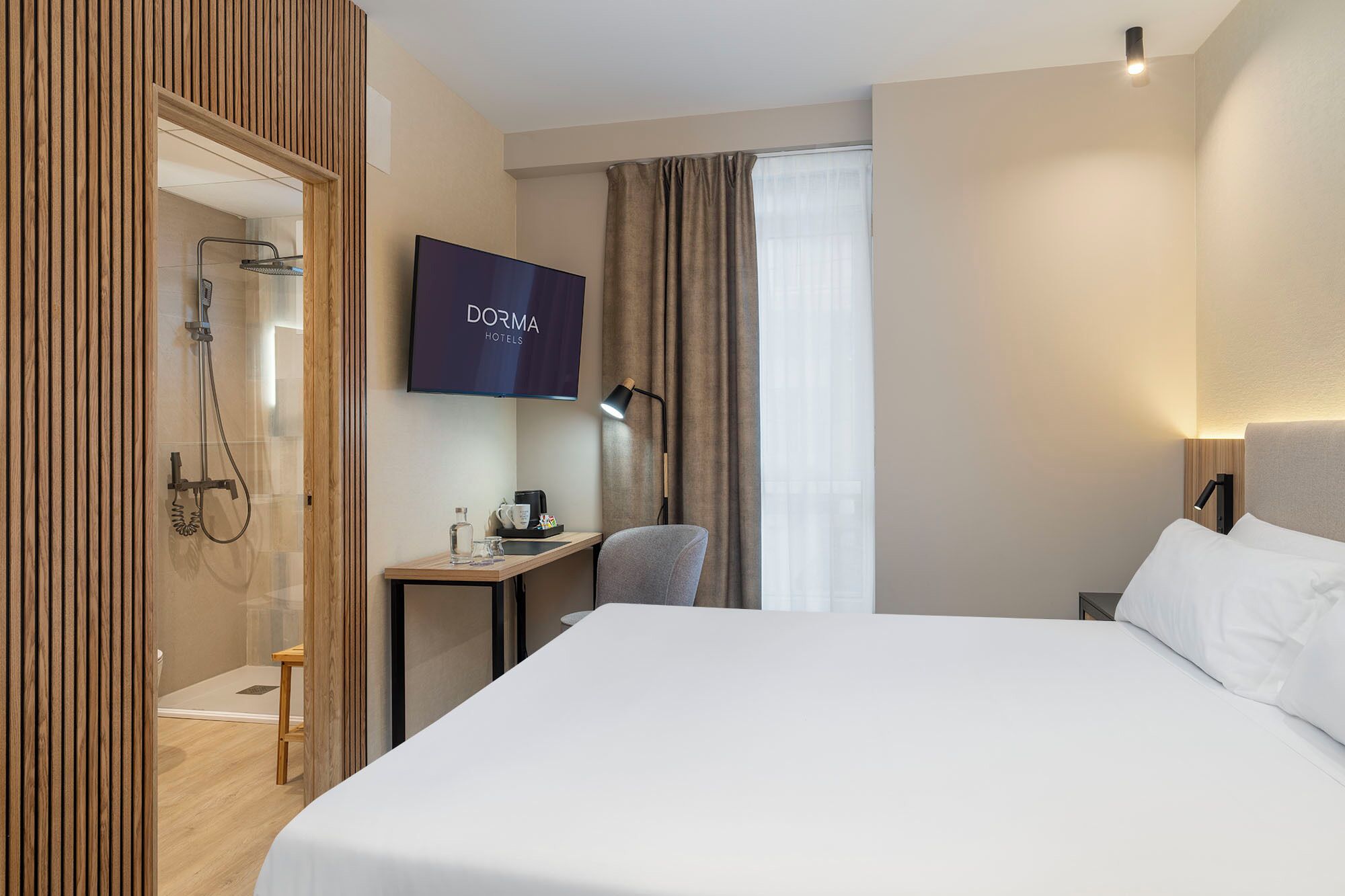 Minibar, wifi gratis, ropa de cama