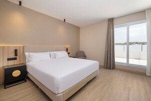 Een minibar, gratis wifi, beddengoed