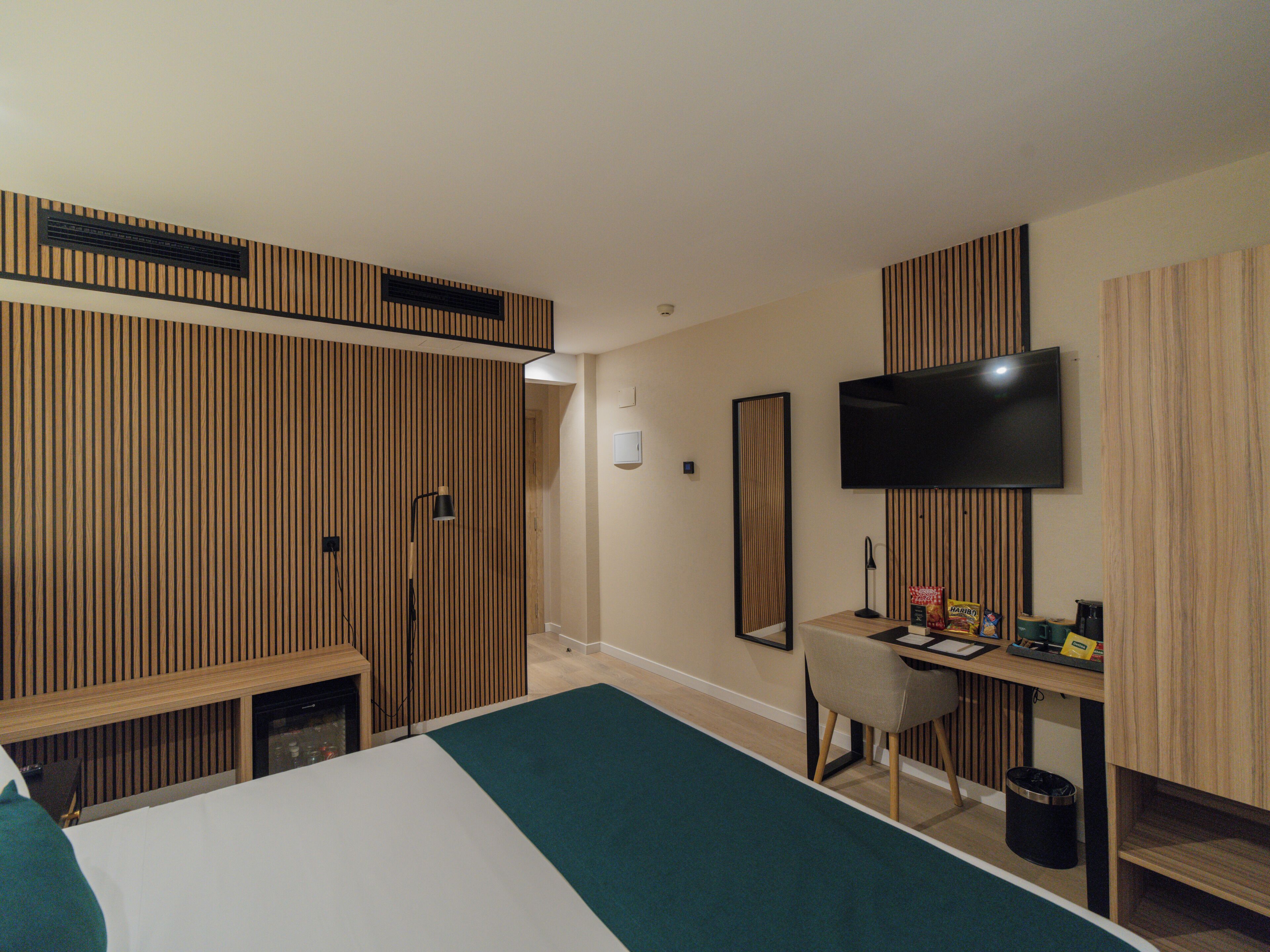 Minibar, wifi gratis, ropa de cama