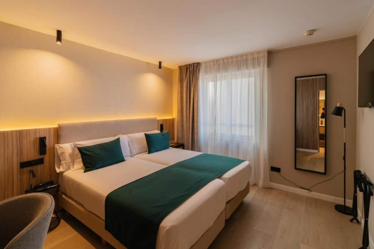 Minibar, wifi gratis y ropa de cama