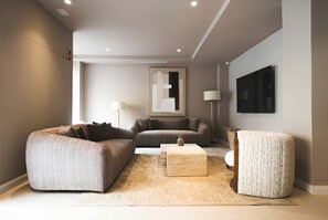 55-inch TV with cable channels - Hospedium Hotel Gaudea Santa Pola (Santa Pola)