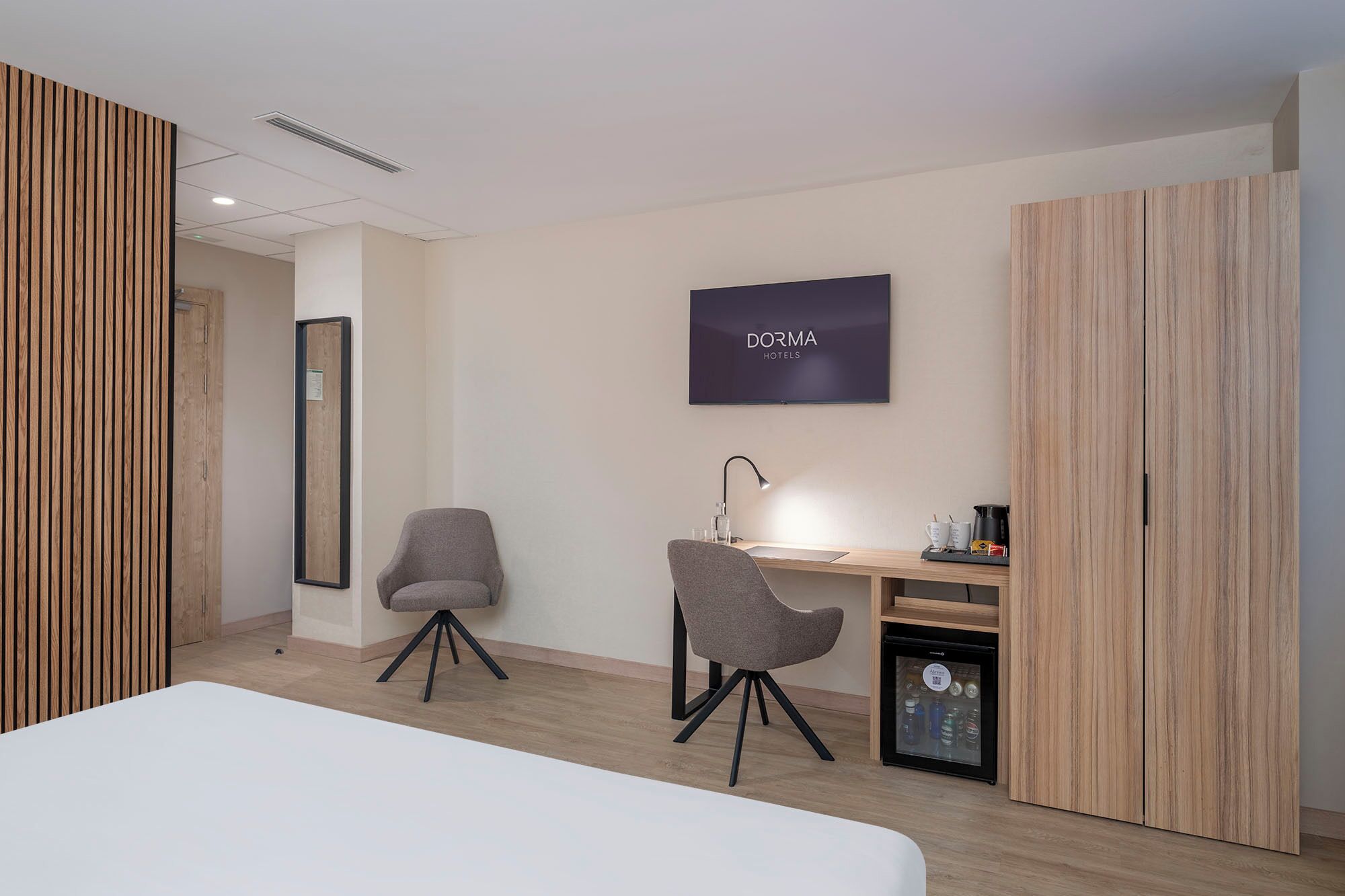Minibar, free WiFi, bed sheets