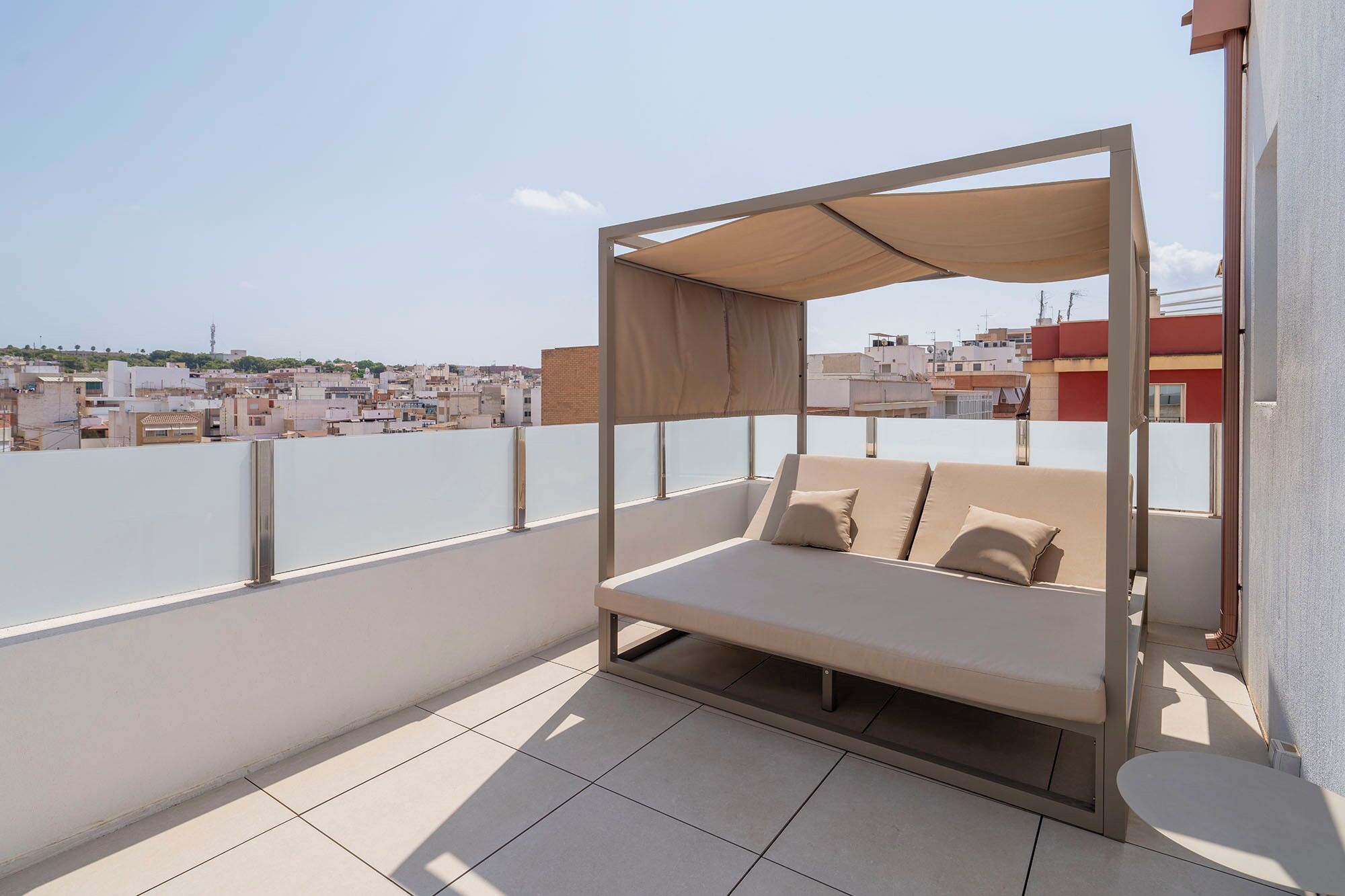 Minibar, WiFi (free), bed sheets