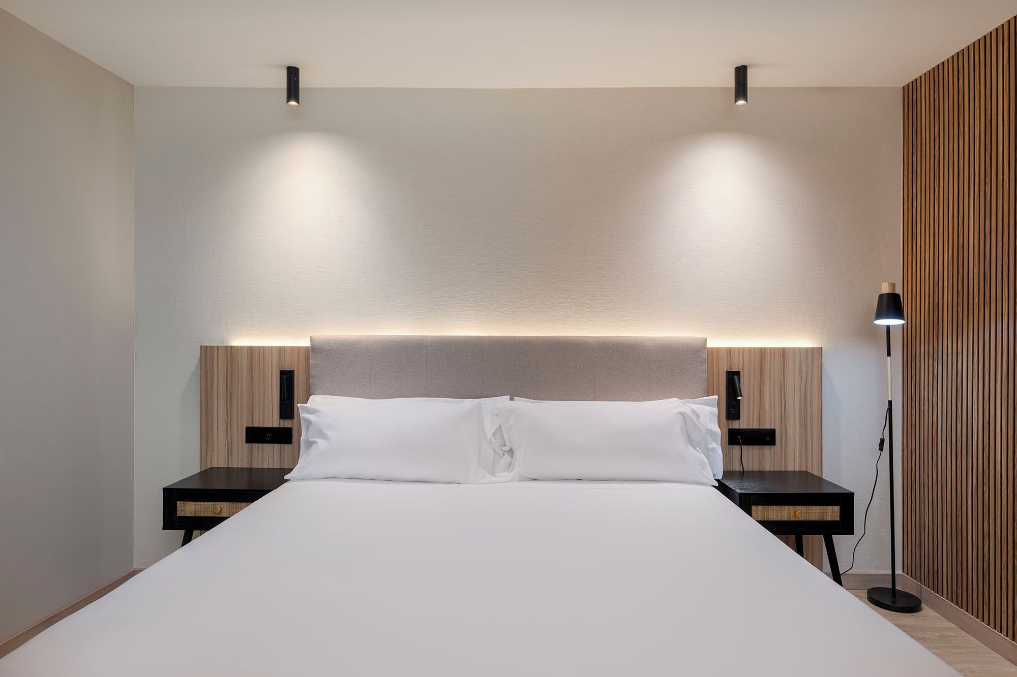Minibar, wifi gratis, ropa de cama