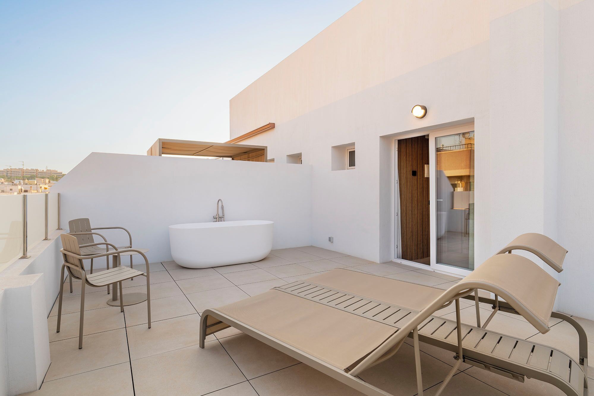 Minibar, wifi gratis, ropa de cama