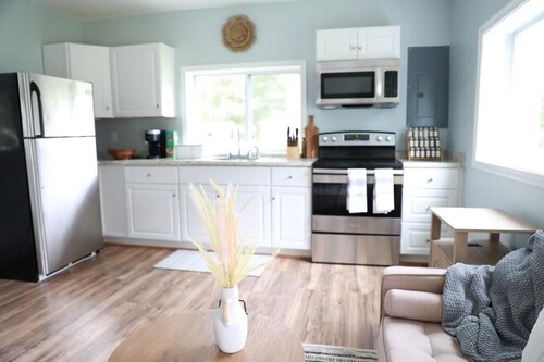 Cozy 1-bedroom house in charming Glen Allen with AC