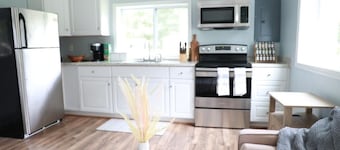 Cozy 1-bedroom house in charming Glen Allen with AC