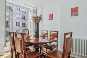 Dining - Stylish 1BR - Close to Louvre & Orsay Museum (Paris)