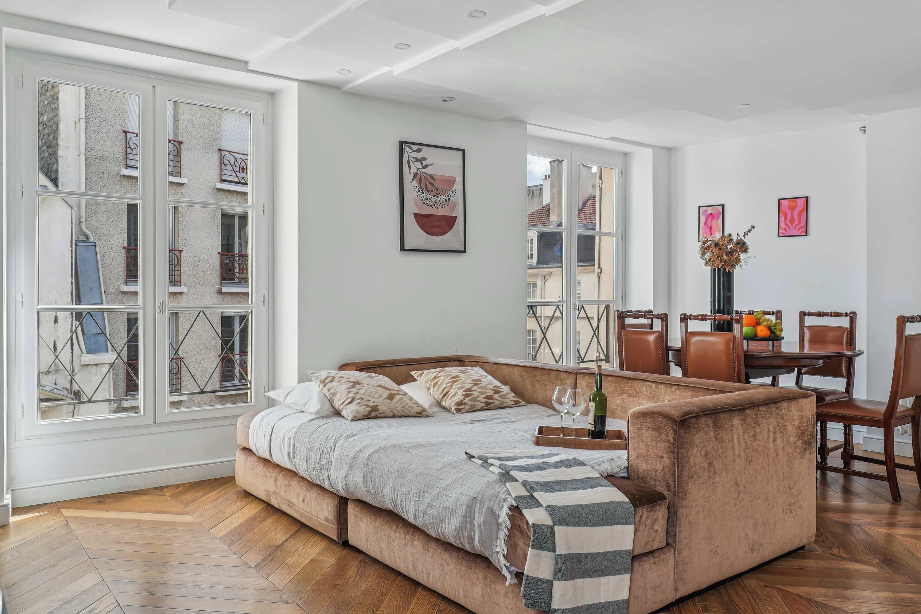 1 室のベッドルーム、デスク、アイロン / アイロン台、旅行用  ベビーベッド