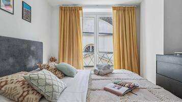 1 Schlafzimmer, Schreibtisch, Bügeleisen/Bügelbrett, Reisekinderbett