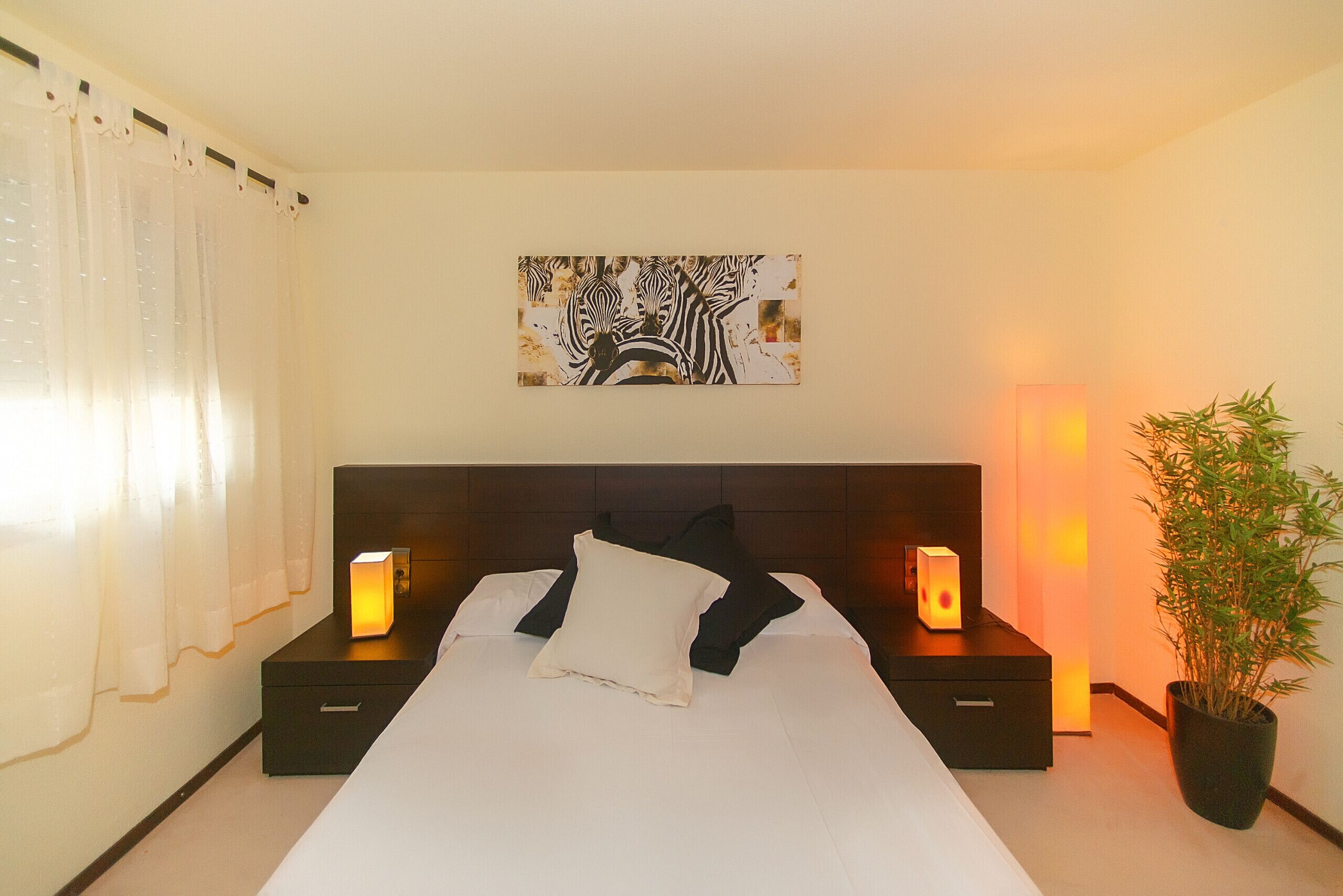 3 slaapkamers, een strijkplank/strijkijzer, gratis wifi, beddengoed