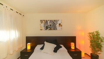 3 slaapkamers, een strijkplank/strijkijzer, gratis wifi, beddengoed