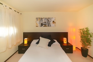 3 bedrooms, iron/ironing board, free WiFi, bed sheets