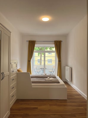 1 bedroom, desk, WiFi, bed sheets