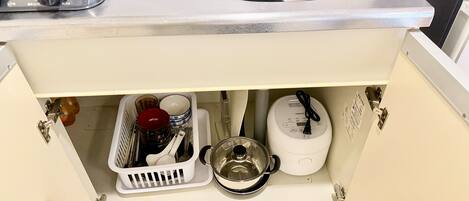 Economy Apartment, Non Smoking (201) | Private kitchen