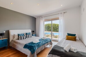 4 chambres, fer et planche à repasser, Wi-Fi, literie fournie