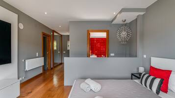 4 habitaciones, tabla de planchar con plancha, wifi y ropa de cama