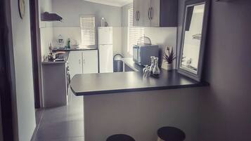 Micro-ondes, four, plaque de cuisson