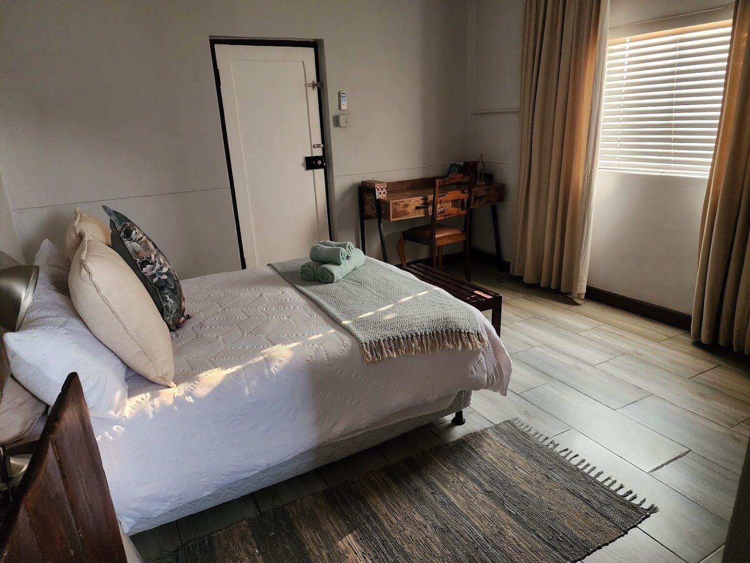 3 多间卧室、熨斗/熨衣板、WiFi、床单