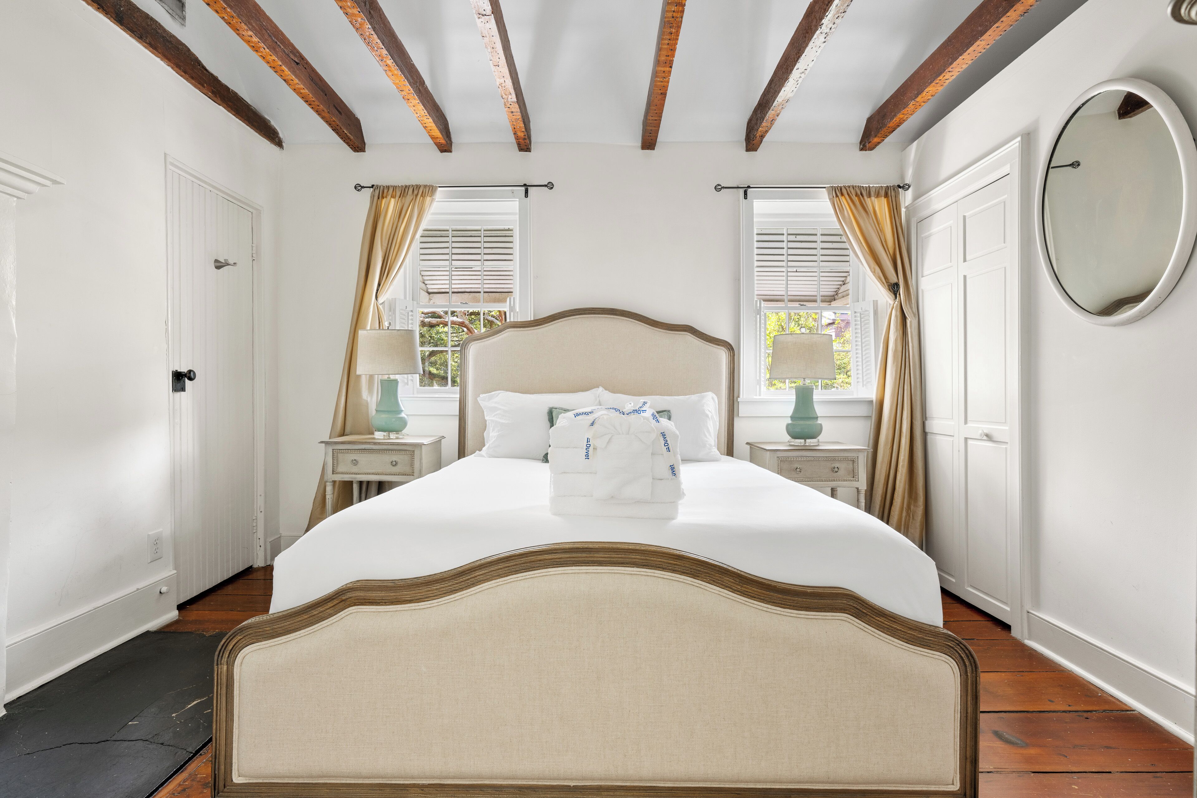 4 habitaciones, tabla de planchar con plancha y internet 