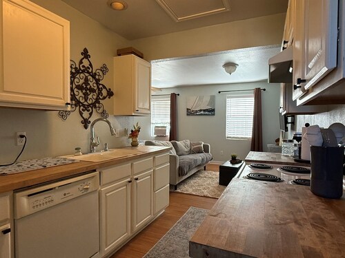 Eleven South: One - Modern Studio Apartment