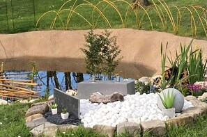 Property grounds - Gite de la chapelle zoo 7 min – quiet, large enclosed park, playground (Noyers-sur-Cher)