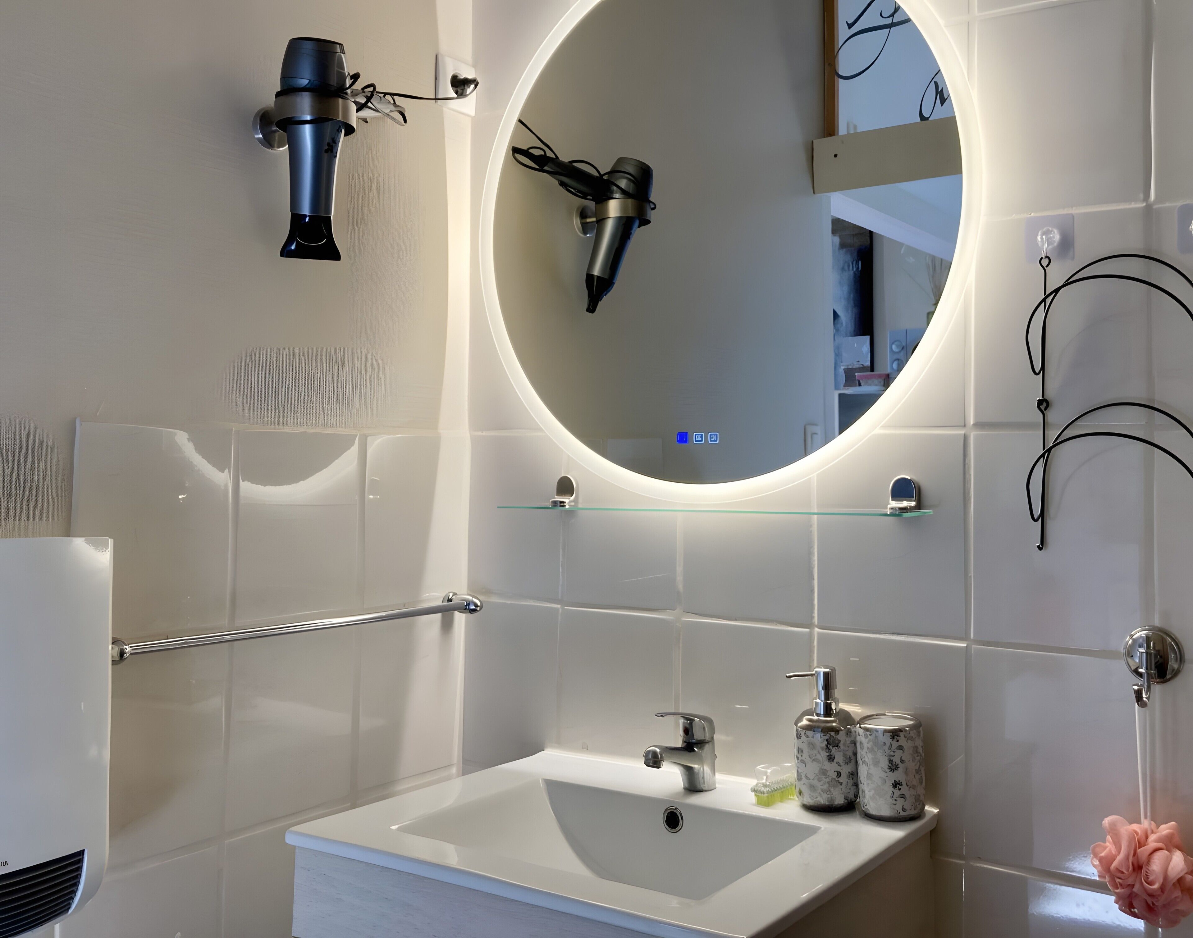 Shower, free toiletries, hair dryer