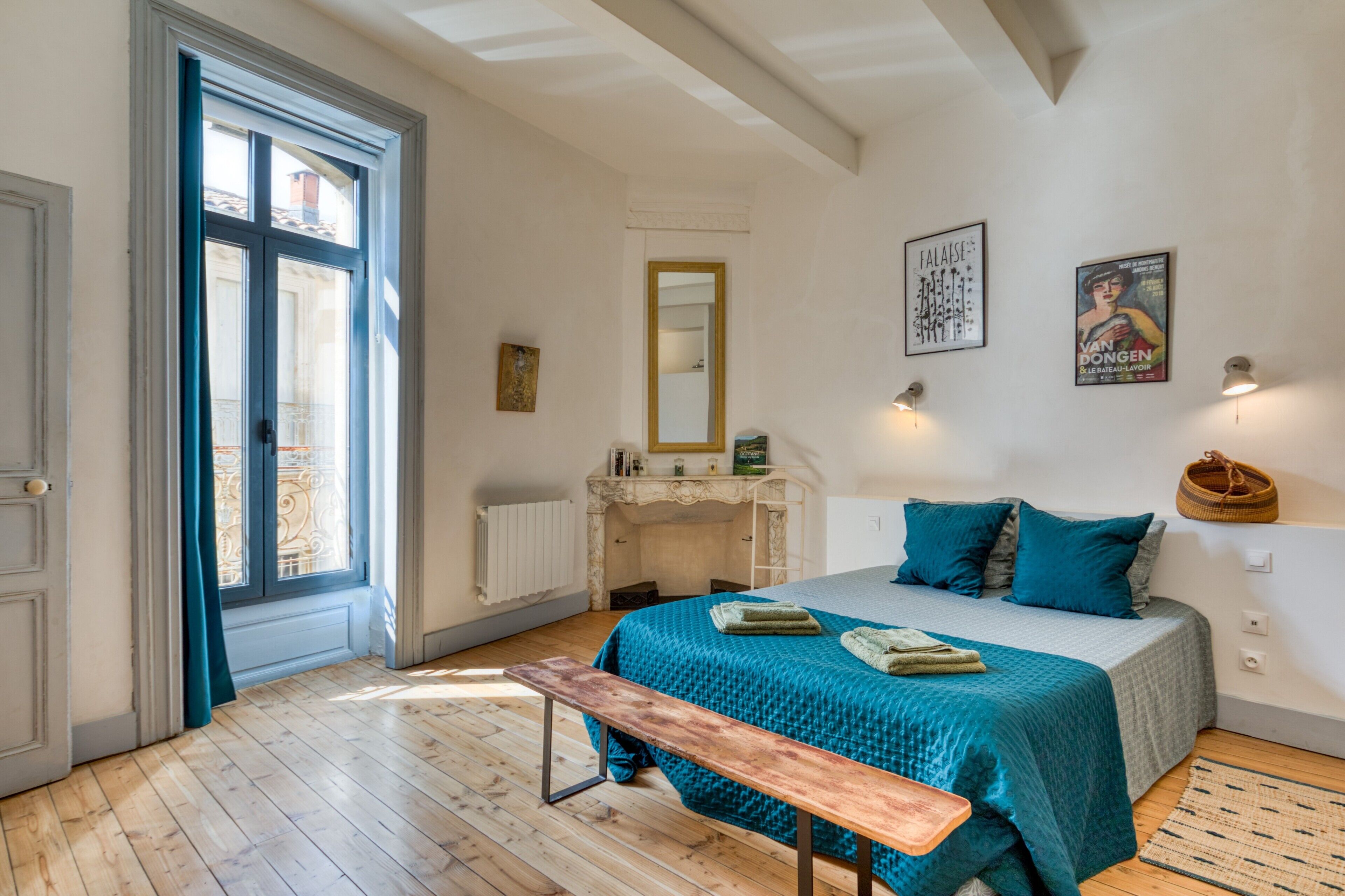 1 dormitorio, tabla de planchar con plancha, wifi y ropa de cama